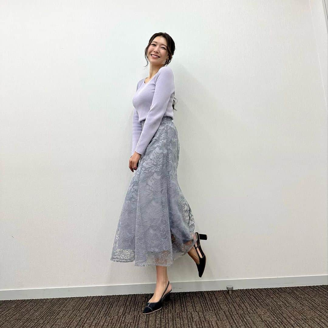 穂川果音さんのインスタグラム写真 - (穂川果音Instagram)「水曜アベプラ衣装👗 この時期としては暖かい日が続いてますねー  今週末から一気に気温が低くなっていきますよ！ 体調管理はしっかりとしていきましょう😊  tops&skirt→ @naturalcouture_official   #21度の日コーデ　#11月コーデ　#秋コーデ　#天気コーデ　#天気　#気象予報士　#アベプラ #fashion」11月9日 14時21分 - hokawakanonn