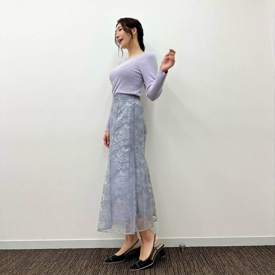 穂川果音さんのインスタグラム写真 - (穂川果音Instagram)「水曜アベプラ衣装👗 この時期としては暖かい日が続いてますねー  今週末から一気に気温が低くなっていきますよ！ 体調管理はしっかりとしていきましょう😊  tops&skirt→ @naturalcouture_official   #21度の日コーデ　#11月コーデ　#秋コーデ　#天気コーデ　#天気　#気象予報士　#アベプラ #fashion」11月9日 14時21分 - hokawakanonn