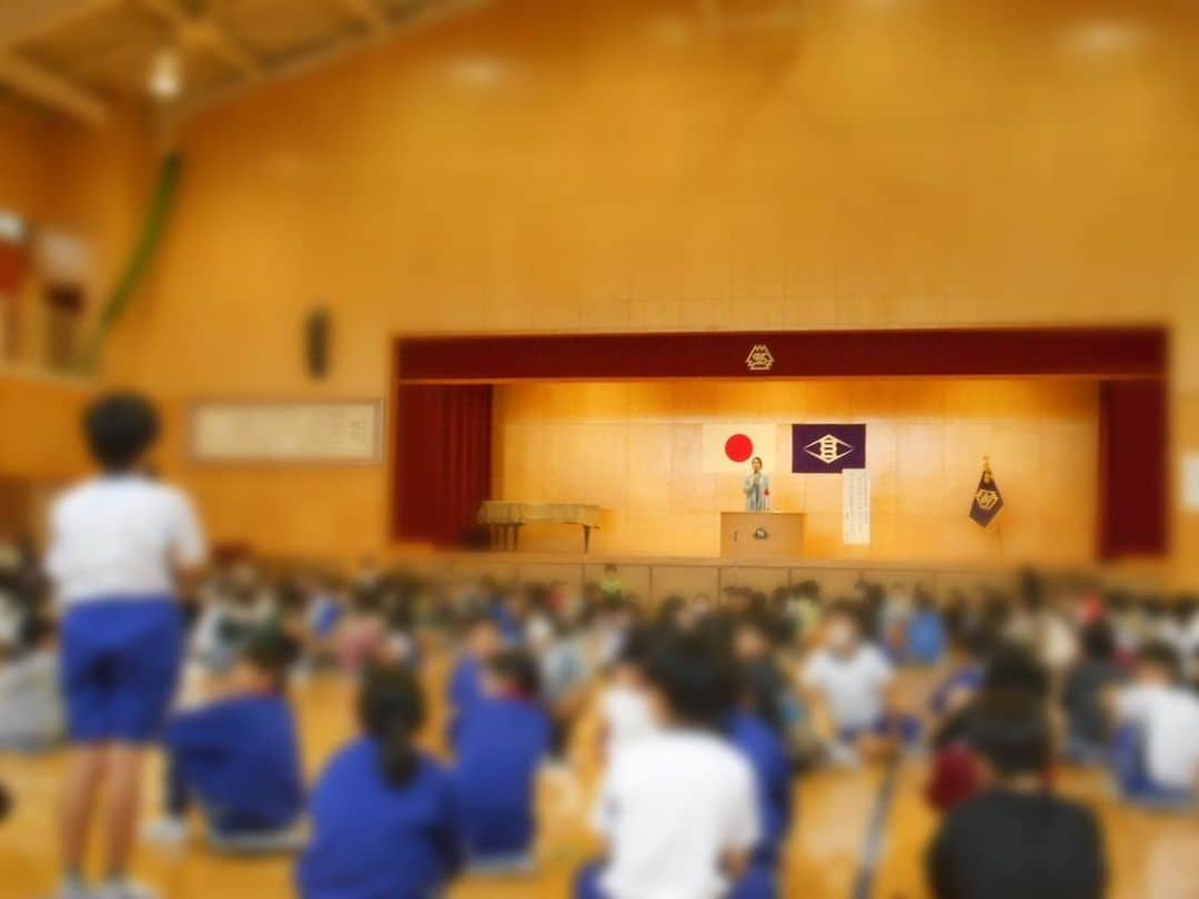 大山加奈さんのインスタグラム写真 - (大山加奈Instagram)「. 先日、高崎市立新町第一小学校の 創立150周年記念式典にて 全校児童のみなさんへお話をさせてもらう 機会をいただきました😊✨ . 大切な記念の日に こうしてお招きいただけて とても幸せです✨ ありがとうございました‼︎ . 素敵な質問がたくさん出て 児童のみなさんとの交流も とても楽しかったです☺️‼︎ みんなのお話を聴く姿勢が 素晴らしかったなー☺️✨ . . #高崎市立新町第一小学校 #創立150周年記念 #講演会」11月9日 14時21分 - kanaoyama0619