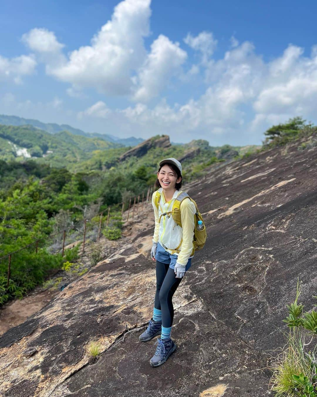 岡本玲さんのインスタグラム写真 - (岡本玲Instagram)「. NHK『にっぽん百低山』 「ひき岩群・和歌山」 出演しました⛰ 吉田類さんと地元和歌山の低山を登ってきました！  事前に告知し損ねてしまってごめんなさい🙇  11/12(日)13:05〜13:30の再放送あります！NHK +でも配信中ですのでお時間ある時に是非🤲  登山はお仕事で何度か経験したことありますが、こんなにゆっくり植物や粘菌を観察しながら登ったり、いろんなお話を聞けたのは初めてだったので、とても楽しかったし心に残る登山になりました。 今度はプライベートでも挑戦してみたいなぁ。  もう少し写真あるので、また再放送後に載せますね✌️」11月9日 14時22分 - rei_okamoto