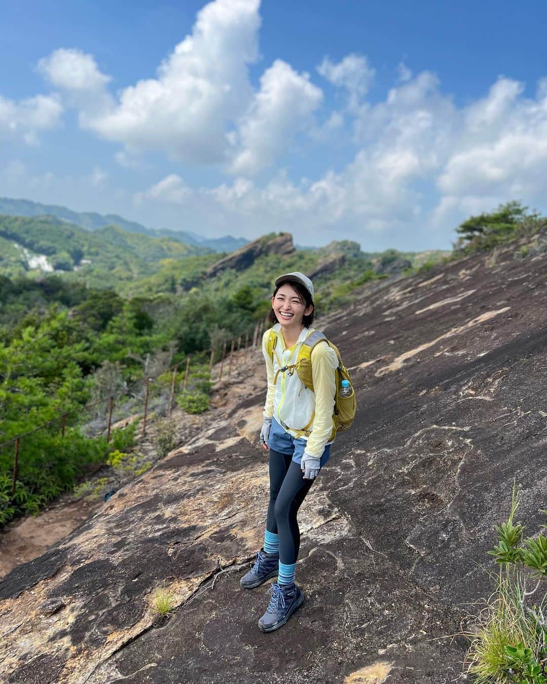 岡本玲のインスタグラム：「. NHK『にっぽん百低山』 「ひき岩群・和歌山」 出演しました⛰ 吉田類さんと地元和歌山の低山を登ってきました！  事前に告知し損ねてしまってごめんなさい🙇  11/12(日)13:05〜13:30の再放送あります！NHK +でも配信中ですのでお時間ある時に是非🤲  登山はお仕事で何度か経験したことありますが、こんなにゆっくり植物や粘菌を観察しながら登ったり、いろんなお話を聞けたのは初めてだったので、とても楽しかったし心に残る登山になりました。 今度はプライベートでも挑戦してみたいなぁ。  もう少し写真あるので、また再放送後に載せますね✌️」