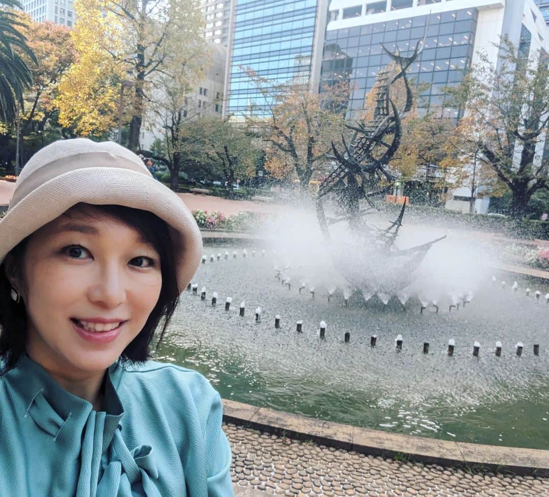 宮田愛子のインスタグラム：「今日はとても光栄なお仕事に向かいました。 11月なのにこのポカポカ陽気が信じられない…！」