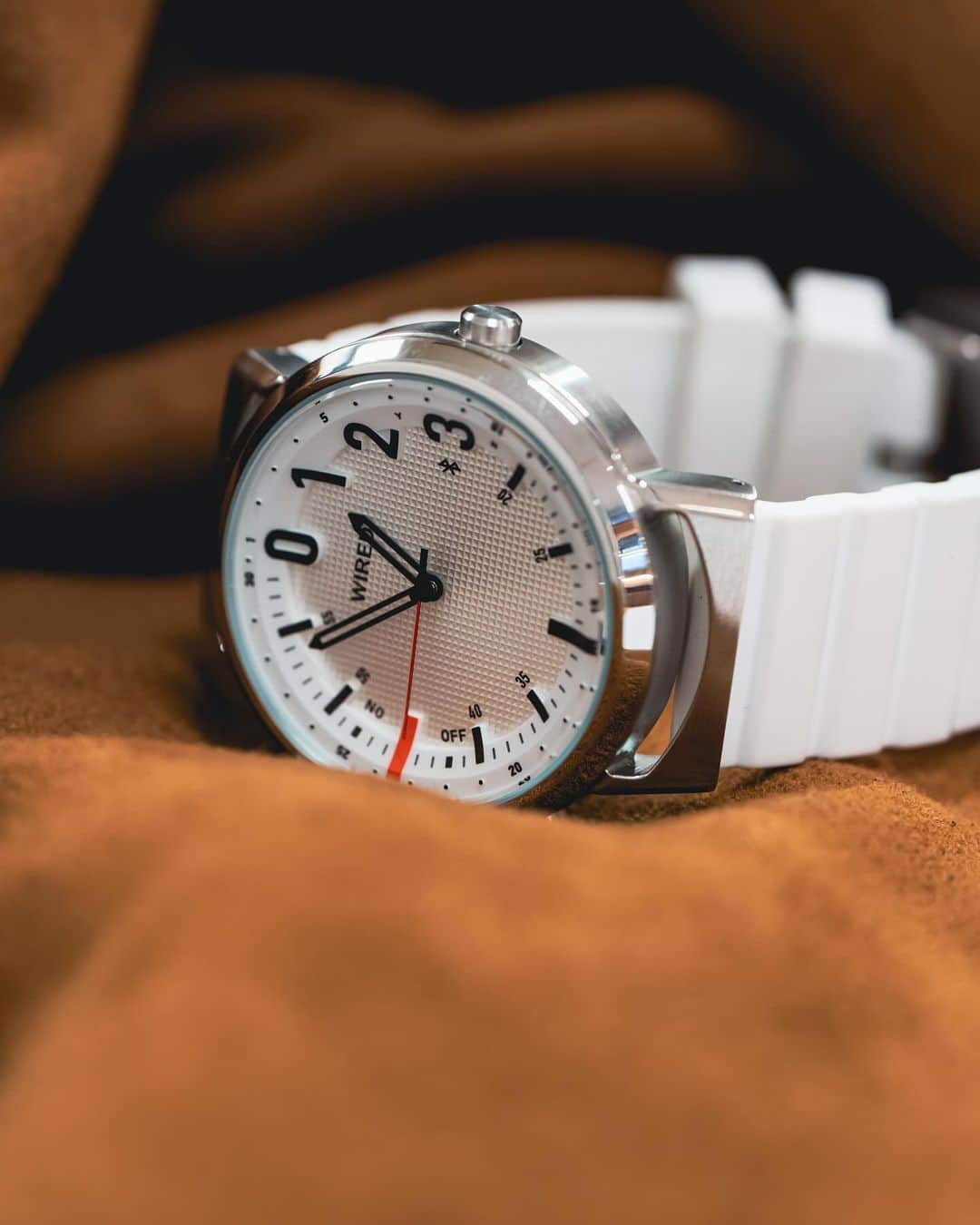 時計倉庫TOKIA 公式アカウントさんのインスタグラム写真 - (時計倉庫TOKIA 公式アカウントInstagram)「⌚️ 【商品紹介】 SEIKO WIRED 品番: AGAB407  今回はSEIKO WIREDのお時計をご紹介します！ 時計の元々のスタイルは残したまま、近未来的デザインを感じることができるデザイン。また、Bluetoothで時計とスマホを繋げて時刻同期できたり、ワンアクションでタイマー起動をできるなど便利な機能がたくさんあるのが嬉しいです！ シンプルかつ、視認性がいいデザインでどんな年代の方にも使っていただけると思います！  大きさや実際の色味など、ぜひ店頭でお試しください！スタッフ一同、心よりお待ちしております🙇‍♀️  ……………………………………………………….................  ☟オンラインショップはプロフィールURLから☟ @tokia_official  ……………………………………………………….................  #時計倉庫 #時計倉庫tokia #腕時計 #watch #手表 #腕元倶楽部 #腕時計好きな人と繋がりたい #seiko #wired #wiredwatch」11月12日 16時00分 - tokia_official