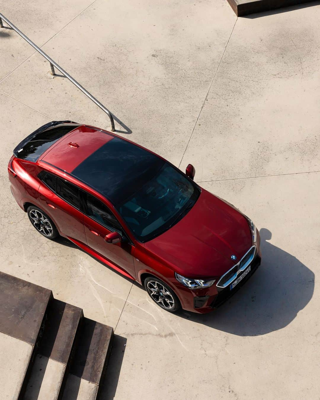 BMWさんのインスタグラム写真 - (BMWInstagram)「Changing perspectives is worth it. The first-ever BMW iX2 as seen by @lilmiquela. 100% electric.  #THENEWiX2 #BMWiX2 #BMW #BMWi #BMWElectric __ BMW iX2 xDrive30: Combined power consumption: 17.7–16.3 kWh/100 km. Combined CO2 emissions: 0 g/km. Electric range: 417–449 kilometers. All data according to WLTP. Further info: www.bmw.com/disclaimer」11月9日 15時00分 - bmw