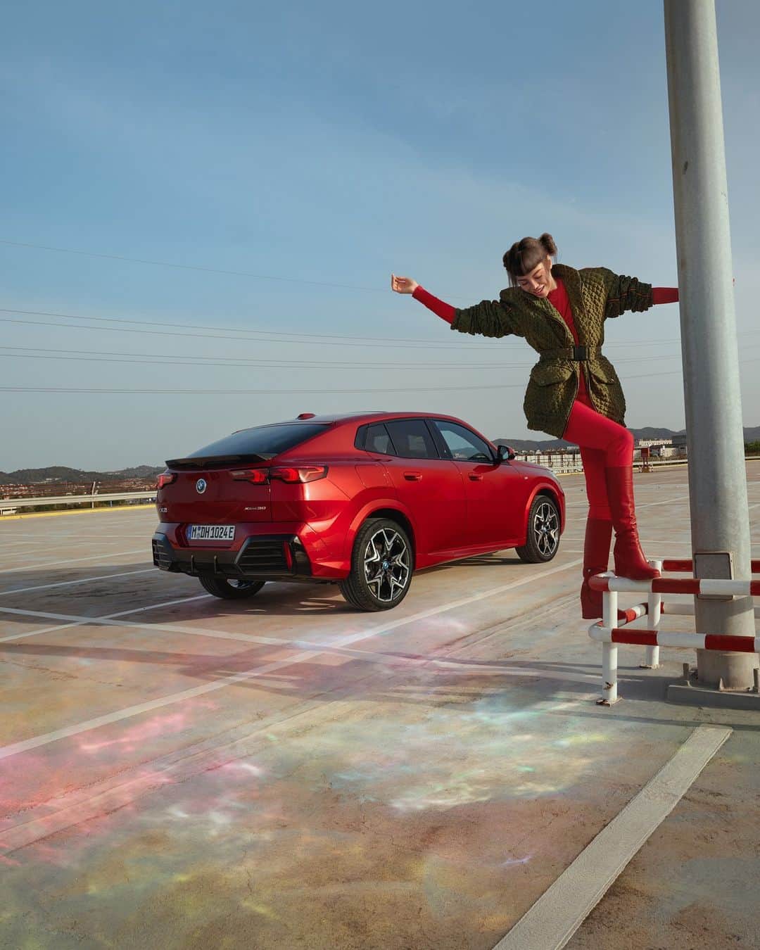 BMWのインスタグラム：「Changing perspectives is worth it. The first-ever BMW iX2 as seen by @lilmiquela. 100% electric.  #THENEWiX2 #BMWiX2 #BMW #BMWi #BMWElectric __ BMW iX2 xDrive30: Combined power consumption: 17.7–16.3 kWh/100 km. Combined CO2 emissions: 0 g/km. Electric range: 417–449 kilometers. All data according to WLTP. Further info: www.bmw.com/disclaimer」