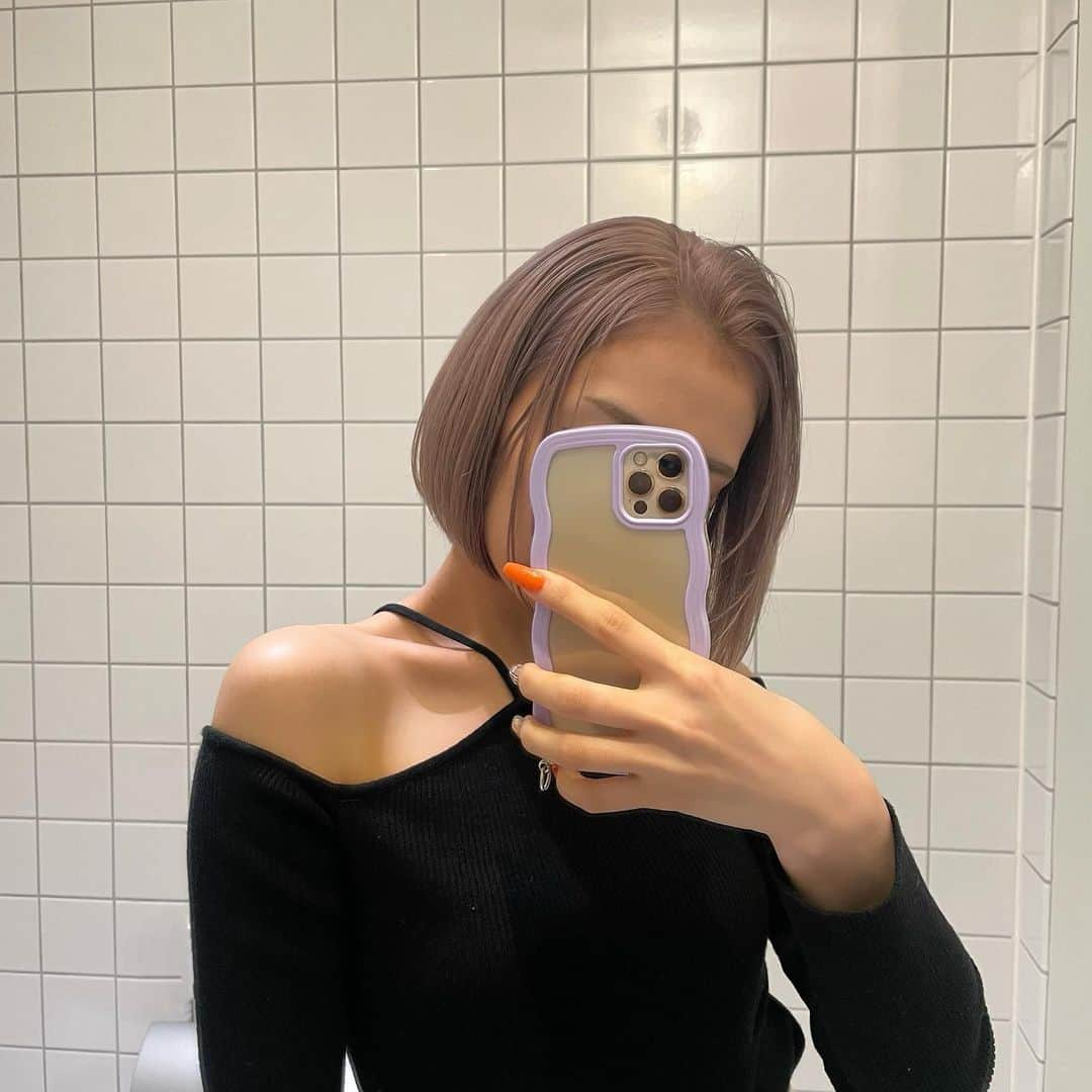 加美杏奈のインスタグラム：「・ New Hair🧠🌈  いつもこんな感じがいいな〜 としか伝えないのに 信じられない程可愛いスタイルにしてくれる🥹！！  いつも感謝です🙏  #minamo #パラッパラッパー #パラッパ」