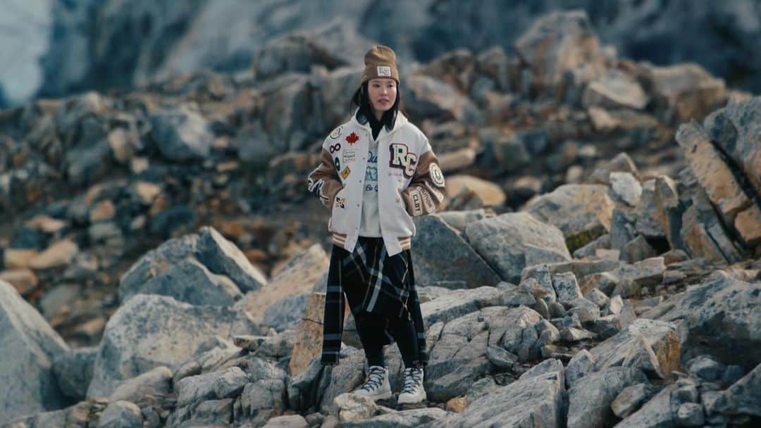 陳冠希のインスタグラム：「GO OUTSIDE ….. YOU’LL BE GLAD !!!! A TRIP WITH @roots X @clot BRINGING THE MAPLE LEAF SYRUP TO YOU !!!!! 11/11 DROPS 🇨🇦🍁🇨🇦」