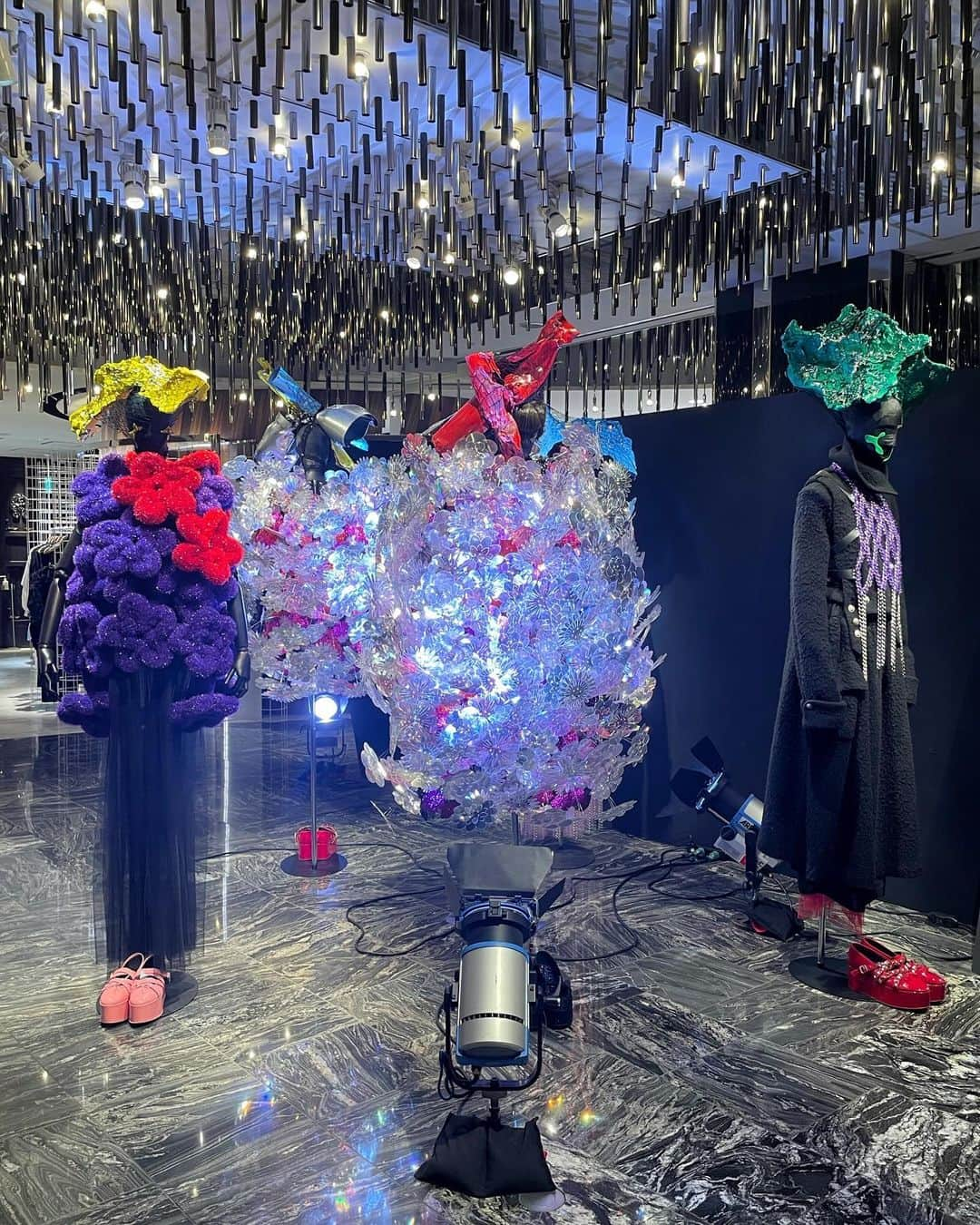 ISETAN PARK netさんのインスタグラム写真 - (ISETAN PARK netInstagram)「色鮮やかな花が咲く＜ノワール ケイ ニノミヤ＞コレクション    デザイナー 二宮啓によるブランド＜noir kei ninomiya/ノワール ケイ ニノミヤ＞。  「blooming/ブルーミング」をテーマに、赤・ピンク・パープルなど色鮮やかに咲き誇る花をイメージした2023FWコレクションをご紹介します。  花モチーフのデザインとレイヤードコーディネートなど、＜ノワール ケイ ニノミヤ＞が表現する2023FWシーズンの世界観をお楽しみください。    ＜noir kei ninomiya＞2023FW Collection POP UP  ■開催中～11月14日(火)  ■本館3階 センターパーク/プロモーション    詳しくは @isetan_shinjuku ストーリーズハイライト「POP UP」▼  https://www.mistore.jp/store/shinjuku/shops/women/creators/shopnews_list/shopnews01412211.html    商品のお問い合わせ▼  伊勢丹新宿店 本館3階 ＜ノワール ケイ ニノミヤ＞☏03-6384-1380    @noirkeininomiya   #noirkeininomiya #keininomiya #ノワールケイニノミヤ #ケイニノミヤ #二宮啓 #ノワールケイニノミヤ #commedesgarcons #コムデギャルソン   #isetan #isetanshinjuku #이세탄 #신주쿠이세탄 #이세탄백화점 #イセタン #伊勢丹 #伊勢丹新宿 #新宿伊勢丹 #伊勢丹新宿店」11月9日 17時00分 - isetan_shinjuku