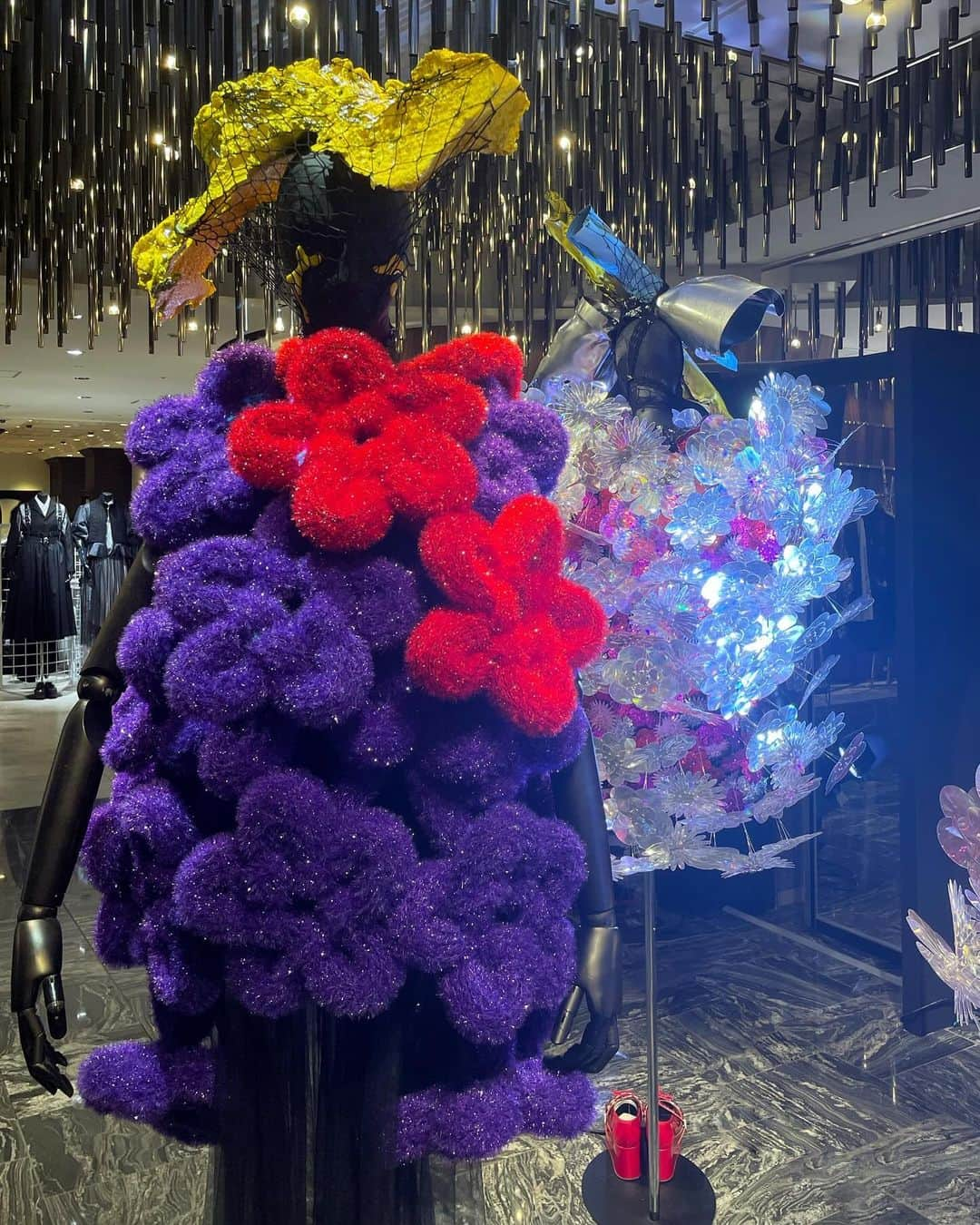 ISETAN PARK netさんのインスタグラム写真 - (ISETAN PARK netInstagram)「色鮮やかな花が咲く＜ノワール ケイ ニノミヤ＞コレクション    デザイナー 二宮啓によるブランド＜noir kei ninomiya/ノワール ケイ ニノミヤ＞。  「blooming/ブルーミング」をテーマに、赤・ピンク・パープルなど色鮮やかに咲き誇る花をイメージした2023FWコレクションをご紹介します。  花モチーフのデザインとレイヤードコーディネートなど、＜ノワール ケイ ニノミヤ＞が表現する2023FWシーズンの世界観をお楽しみください。    ＜noir kei ninomiya＞2023FW Collection POP UP  ■開催中～11月14日(火)  ■本館3階 センターパーク/プロモーション    詳しくは @isetan_shinjuku ストーリーズハイライト「POP UP」▼  https://www.mistore.jp/store/shinjuku/shops/women/creators/shopnews_list/shopnews01412211.html    商品のお問い合わせ▼  伊勢丹新宿店 本館3階 ＜ノワール ケイ ニノミヤ＞☏03-6384-1380    @noirkeininomiya   #noirkeininomiya #keininomiya #ノワールケイニノミヤ #ケイニノミヤ #二宮啓 #ノワールケイニノミヤ #commedesgarcons #コムデギャルソン   #isetan #isetanshinjuku #이세탄 #신주쿠이세탄 #이세탄백화점 #イセタン #伊勢丹 #伊勢丹新宿 #新宿伊勢丹 #伊勢丹新宿店」11月9日 17時00分 - isetan_shinjuku