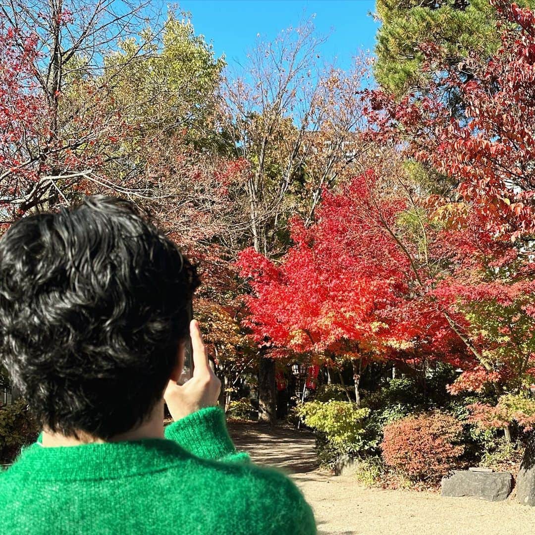 石丸幹二のインスタグラム：「秋を愛でております。@長野県松本市 #石丸幹二 #まつもと市民芸術館」