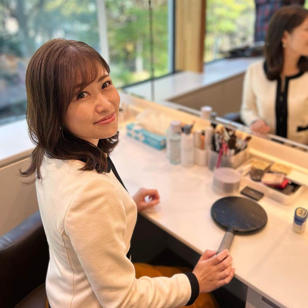 室谷香菜子さんのインスタグラム写真 - (室谷香菜子Instagram)「明後日からの急激な寒さに耐えられるか今から不安ですが、 寒さ対策をしっかりして乗り越えましょうね🥲🍁  #季節が一気に冬に #最高気温も一桁 #やめてぇ #初雪か #⛄️❄️」11月9日 15時27分 - hbc_muroyakanako