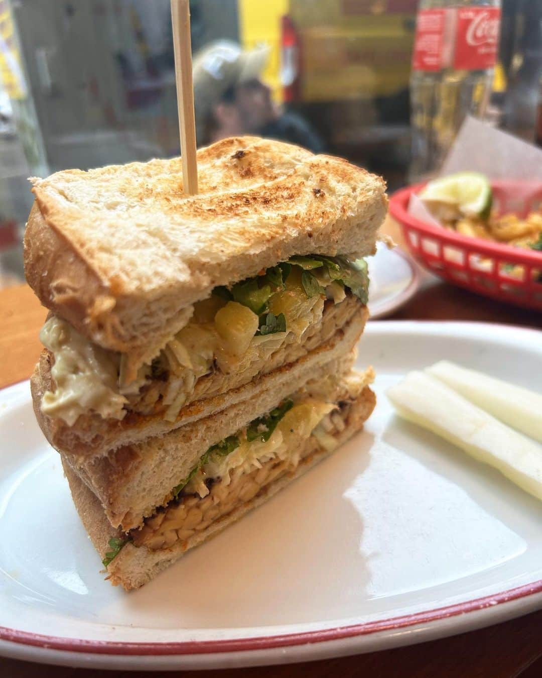 STIL IN BERLINのインスタグラム：「Yesterday, I asked where to have lunch around Naturkundemuseum - but should’ve added: except @dashidiner - which is without a doubt the best choice in the area. However, I need more tips! Do you have some? DM me! Will list them later today in my stories.」