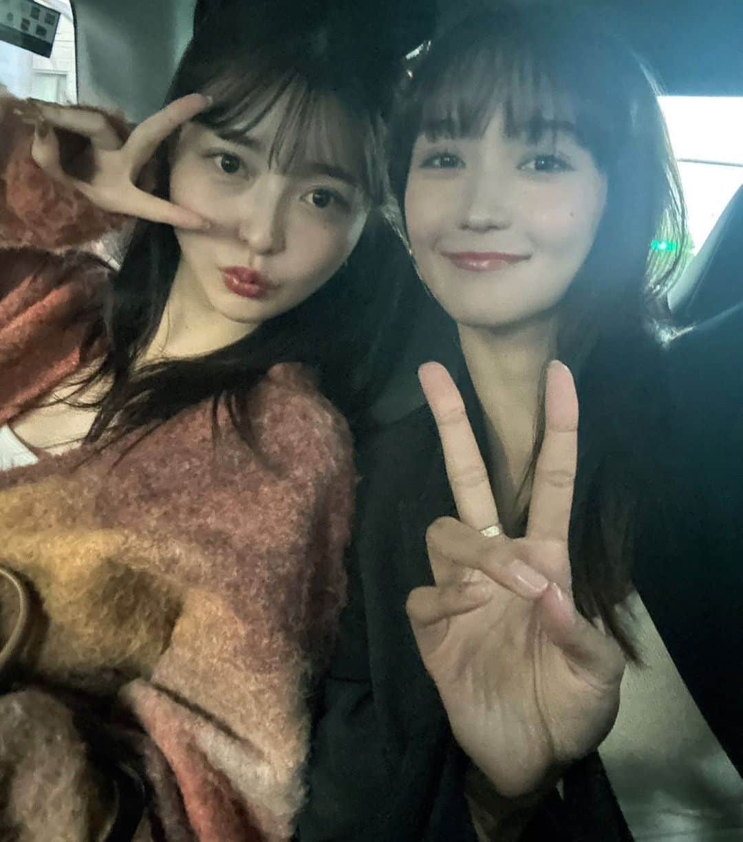 濱崎ナディヤのインスタグラム：「👭✌️」