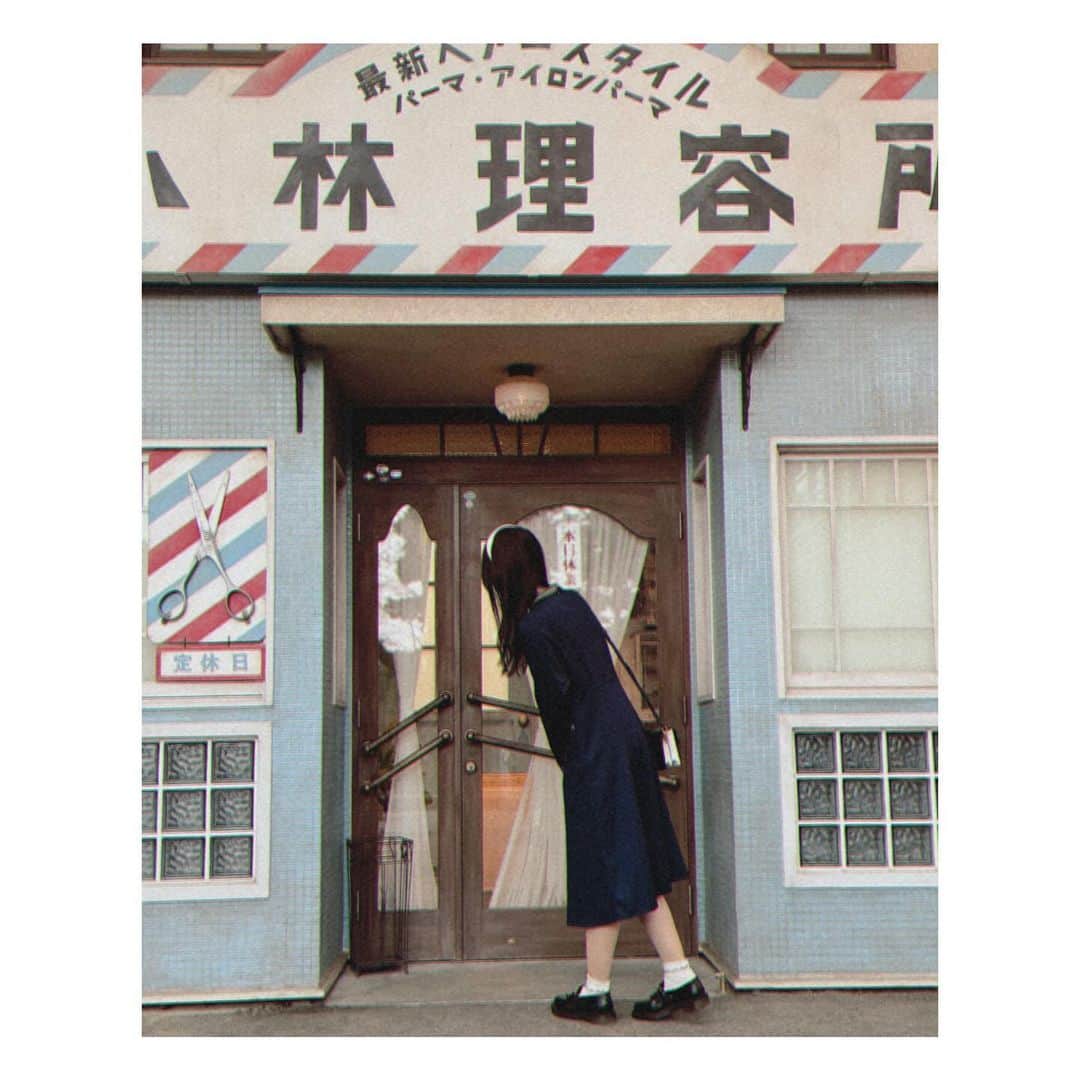田中美海さんのインスタグラム写真 - (田中美海Instagram)「⁡ 🍂 ⁡ みなはうすでも話していた『西武園ゆうえんち』に行ってきましたーー！！！🎢🌟 リニューアルして昭和レトロな商店街やとんでもねぇアトラクション⚡️ そして人のあたたかさに触れた1日でした…。 こんなにほっこりする遊園地出会ったことない……。 ⁡ 大好きなクリームソーダ🥤💙 iPhone15Proが本気出してる。 ちょっとフィルターもレトロっぽいものしてみたり！ ⁡ ゲリラ的に行われる商店街の方々のパフォーマンスも本当に面白くてノリノリで踊ってたらまさかのご指名受けて知らない男の子と知らないおばさまと仲を深めました🥹 ⁡ ご飯も美味しかったし アトムのジェットコースターで振り回されたり 久しぶりのバイキングで内臓浮く感じを体験できたしで大満足！！ ウルトラマンとゴジラのアトラクションはとにかくやばいので前情報なしに絶対に乗ってほしい👍 ⁡ 夜のライトアップも幻想的でどこか懐かしさを感じてうるっときました。また行きたい。 母がすごく行きたがってたので今度連れていきたいと思います。 ⁡ 皆さんも是非行ってみてね🤗  👗: #fint カチューシャ: 夕日の丘商店街にて購入✌️ ⁡ #西武園ゆうえんち #夕日の丘商店街」11月9日 15時36分 - minazou_in_sta