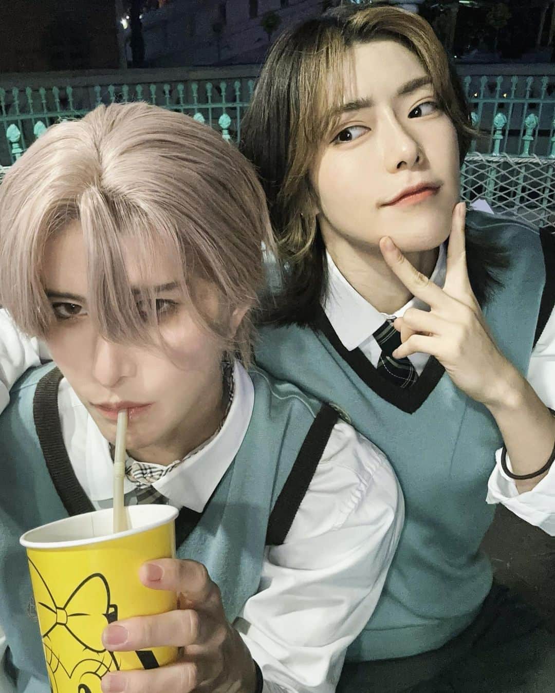 ズミのインスタグラム：「ロッテワールドあそび  #cosplay #lotteworld #コスプレ #制服デート」