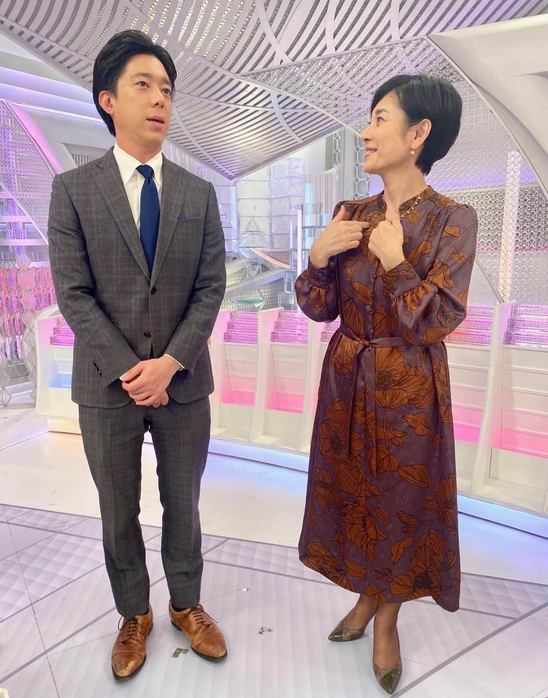 フジテレビ「Live News days」さんのインスタグラム写真 - (フジテレビ「Live News days」Instagram)「きょうも全国的に秋晴れとなり、爽やかな陽気です。  今週末から一気に冷え込むので、暖房や冬支度の準備は早めにしておくと良さそうです。  島田アナ OP：#paulstuart @paulstuartjapan ピアス：#アビステ @abiste_official ネックレス：#ラスール @lasour_jewel  #島田彩夏 #立本信吾 #安宅晃樹 #竹内友佳 #アナウンサー #フジテレビ #ライブニュースデイズ #livenewsdays #ファッション #コーディネート」11月9日 15時49分 - live_news_days