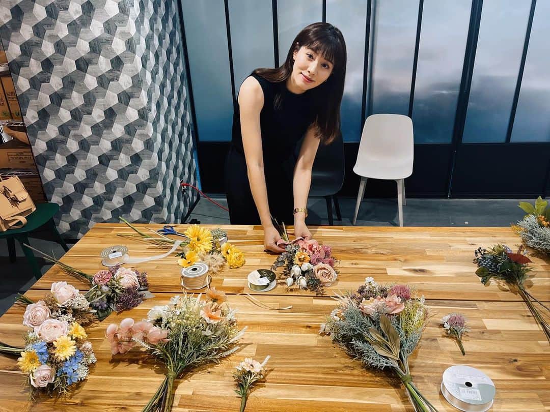 岡本杏理のインスタグラム：「・ 【本日9日23:59迄、Serrurialowセミオーダー受注受付中です】  途中経過見させていただいたところ、#誕生日 #推し活 #自宅用 #プレゼント #ウェディング などのご注文をお受けしました♡  ご注文くださった皆様ありがとうございます！  迷っている方、質問などありましたら🖐🏻☺️」