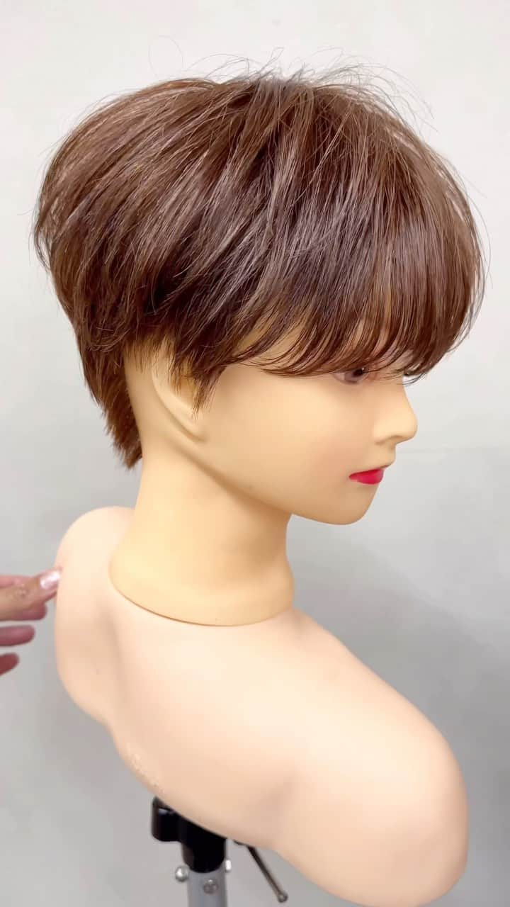 鶴谷和俊のインスタグラム：「ベリーショートヘア/pelo muy corto  very short hair  ▪️使用ハサミ/scissors @joewell_global  @joewell_japan  ニューコバルト NC-5  HIKARI B-DRY COSMOS 163  #hairtiktok  #hairtok #bob #ボブ #ショートヘア #カット #ヘアカット #ヘアスタイル #髪型 #hair  #haircut #hairstyle #hairstyles #hairstylest #hairstyle # 美容師 #Hairdresser #ម៉ាស់ស្រពះ #Thợlàmtóc #हेयरड्रेसर #Peluquero #미용사 #美发师 #Coiffeur #peinado」