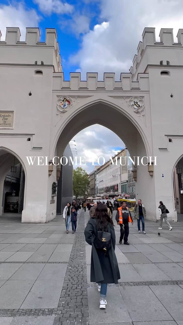 キ・ウンセのインスタグラム：「Hello Munich 👋.들이대는 얼굴 어쩔껀데😆😂 . . #kitravel🌿 #kiootd🌿 #ootd #munich」