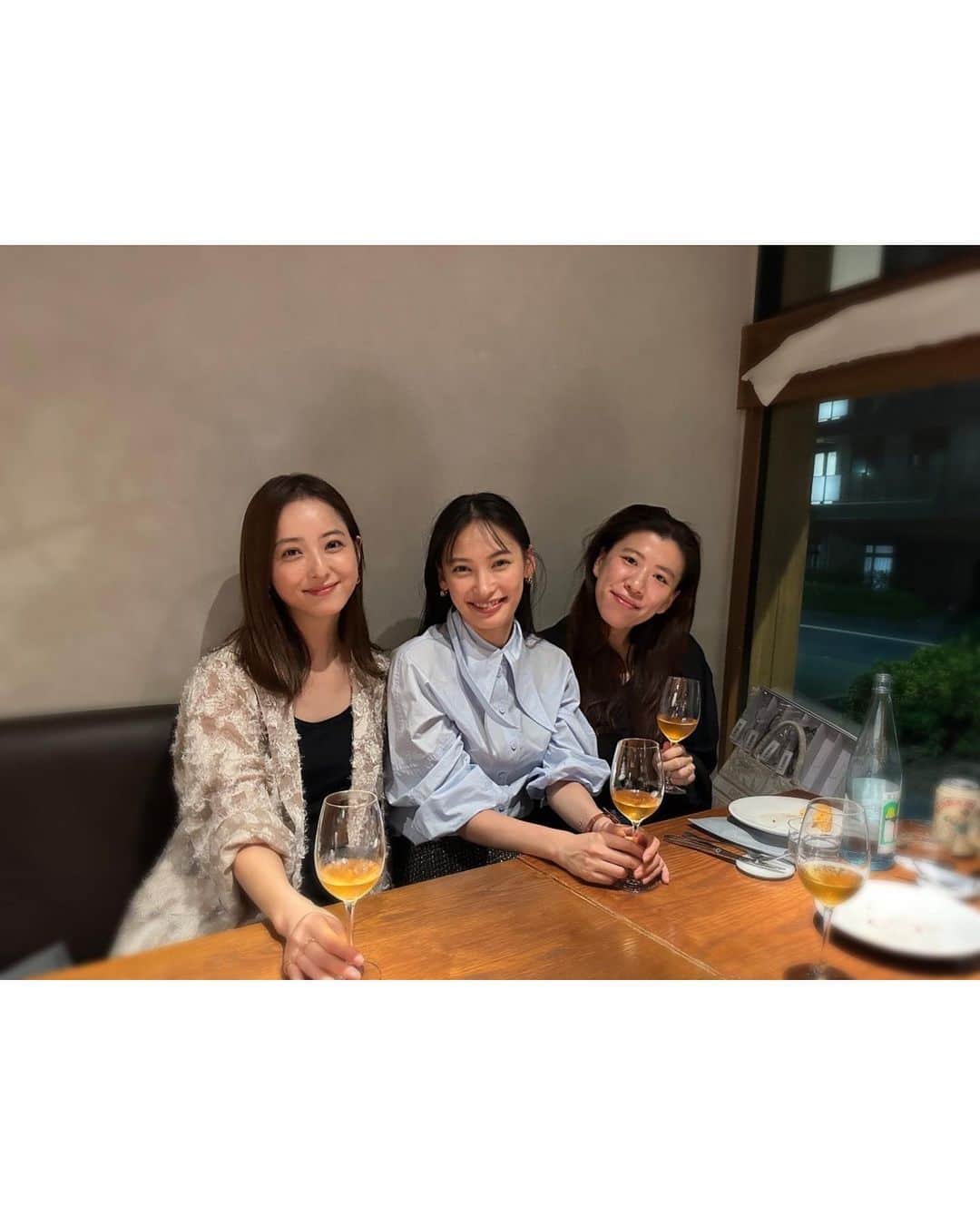 のインスタグラム：「. ポップアップからの、 一緒にコジコメにてディナー。 もう何年もこの2人と一緒に居るけど、思い出深い日になりました✨ まぁいつも通り笑った笑った！ そして美味しかったなぁ。」