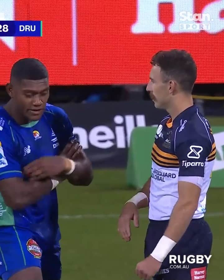 ラグビーオーストラリア代表のインスタグラム：「Industry secrets 👂  Moments like this between Nic White and Peni Matawalu is what @superrugby is all about!  Every team's 2024 squad have been announced, head to our website to see your team's squad.   #SuperRugbyPacific」