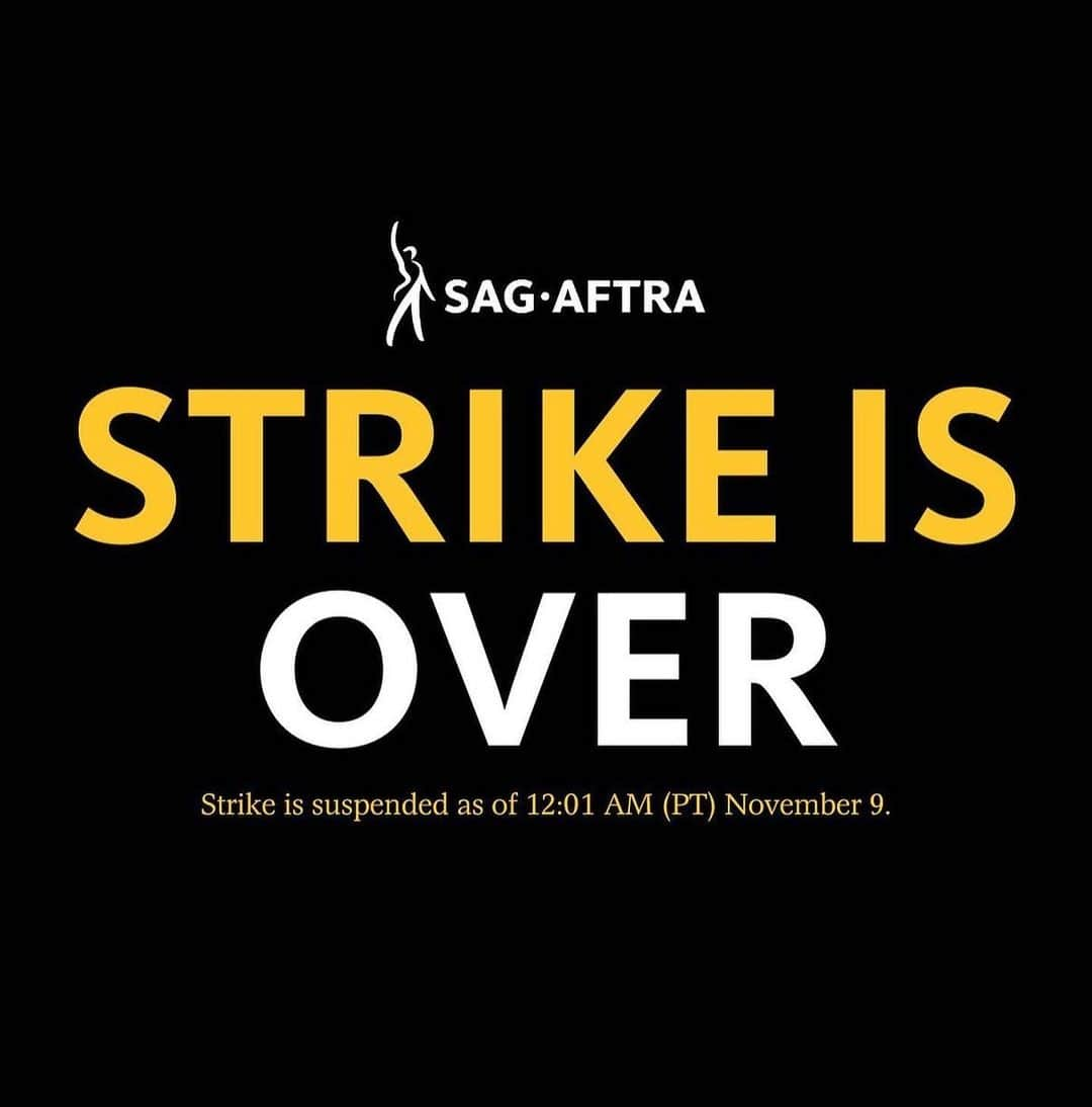 レスリー・フェラのインスタグラム：「The end of an era. While I’m relieved to find out our 118-day strike has finally ended, I can’t help but think of the many people whose lives have been decimated financially due to AMPTP’s egregious greed. I encourage everyone to keep giving to the @alifeinthearts and the @sagaftrafound as we rebuild better than ever.   Thank you to @officialfrandrescher and the unwavering @sagaftra negotiating committee, strike captains, and members. And thank you to @iatse @wgawest and all of our brother and sister unions that walked beside us in solidarity. Whew! . . . #sagaftrastrong #sagaftra #118days」