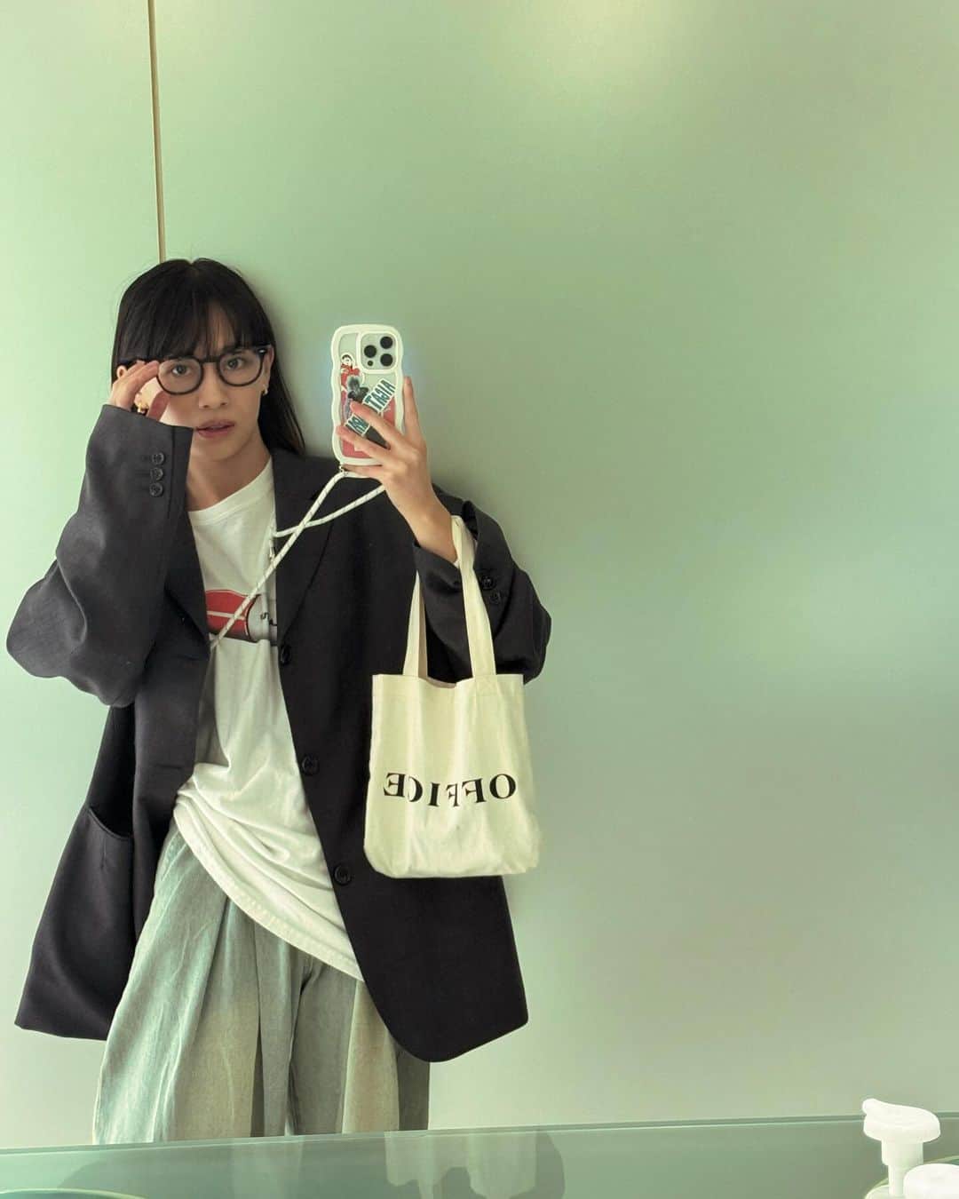 山木コハルのインスタグラム：「なんかライブハウスのお手洗いが良い感じでした🫶」