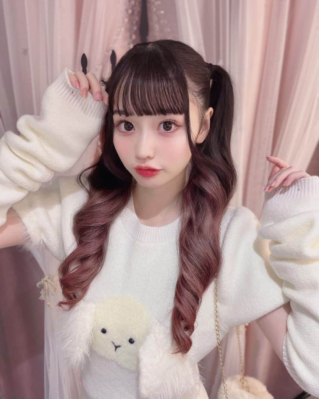 姫なぎさのインスタグラム：「うさぎさんのニット🐰♡♡」