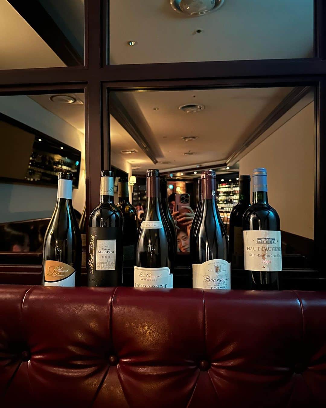 ク・チヨンのインスタグラム：「@restaurant.dexter 너무 맛났던 음식들과 와인 #happiness  레스토랑 추천 항상감솨 멋진동생 @dinewithhan  @hj.leeyang @ejoo.kim 함께한 친구님들 감사감사 🤍 마지막에 디저트로 먹었던 따끈따끈 마들렌 쵝오 #청담레스토랑추천 #이탈리안레스토랑추천」