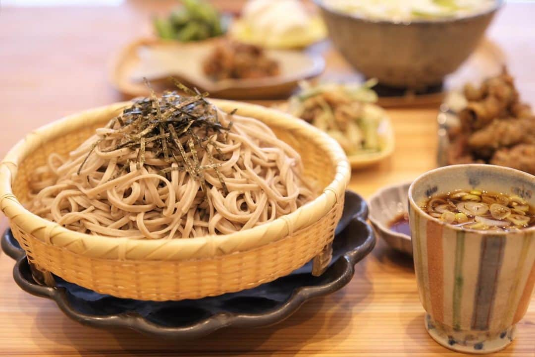 木村文乃 さんのインスタグラム写真 - (木村文乃 Instagram)「*** 夏の残りのお蕎麦 お刺身はんぺん 水菜としめじのおひたし ソース豚から  だった日の🍚🥢  みんなの元に #LOVELIFE (@lovelife_movie )の ＤＶＤが届いてるみたいで嬉しいです！！ サイン入りパンフレットをプレゼントの 抽選会生インスタライブも楽しかったなぁ✨  いつもみんなのおかげさまで楽しいよ、ありがとう💌」11月9日 16時30分 - fuminokimura_official