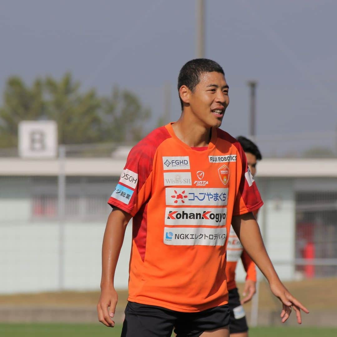 レノファ山口FCのインスタグラム：「11月9日 トレーニング #renofa #キムボムヨン #田中稔也 #神垣陸 #池上丈二 #平瀬大 #ヘナン #前貴之 #小林成豪」