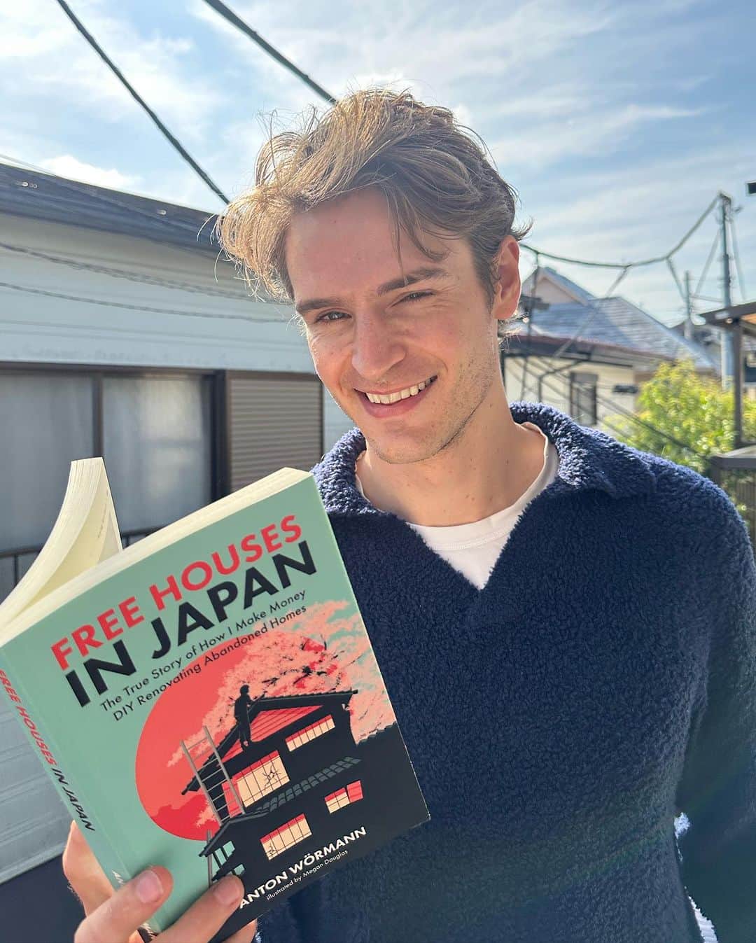 Anton Wormannのインスタグラム：「Exciting News! 😍 My book, ”Free Houses in Japan: The True Story of How I Make Money DIY Renovating Abandoned Homes,” is officially LIVE on all Amazon platforms! 🎉  This book shares my journey from Sweden to Japan, buying and renovating akiyas in Tokyo. It’s an overview and a firsthand look at the often overlooked market of abandoned houses, Akiyas in Tokyo.  🏘️ Insights into the Japanese Akiya and DIY market 🔨 Interviews with Japanese akiya investors 🏨 Renovation hacks 🇯🇵 The nitty-gritty of Airbnb licensing and the real deal with ”Free houses.”  Japan is projected to have 22 million abandoned houses in 2033, and my area in central Tokyo alone has more than 50,000 Akiyas.  📚✨ With over 300 pages filled with stories, graphs, and illustrations, this book is a culmination of the thousands of comments I’ve received on my YouTube channel ”Anton in Japan,” which I launched earlier this year. ❤️🫡 #Akiya #Japan #Freehousesinjapan #DIY #Tokyo #renovation」