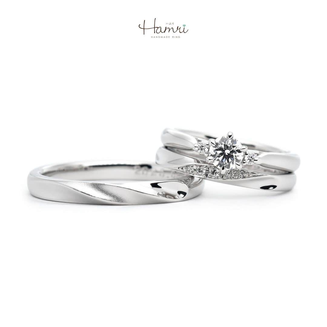結婚指輪・婚約指輪『Hamri(ハムリ)』さんのインスタグラム写真 - (結婚指輪・婚約指輪『Hamri(ハムリ)』Instagram)「【手作り結婚指輪・オーダーメイド婚約指輪】  婚約指輪はプロポーズに使用したダイヤモンドをセンターに、 両サイドには小さめのメレダイヤモンドをセッティングいたしました。 リング幅は細身で、お素材は純白のプラチナ。 お相手様の華奢な指にとても似合う可愛いリングです。  結婚指輪はお二人で手作りされました。 ストレートに流れるようなひねりのフォルムに 重ねると１つになるハートが隠されております。  それぞれテクスチャーやダイヤモンドをお好みで入れており お二人らしさが表現されております。 婚約指輪と重ねてもとても素敵なデザインとなりました。  この指輪を身につけて、 お二人が穏やかな時間を共に過ごしていけますように。  ご結婚おめでとうございます！  ==========================  ♦︎♢指輪制作の写真や動画を無料撮影、全データプレゼント♢♦︎  DMやLINEでのご相談お待ちしております♥ @hamri_omotesando  ❁・❁・❁・❁・❁・❁・❁・❁・❁・❁・❁  ＊結婚指輪・婚約指輪セットリング5%OFF＊  @hamri_omotesando  Hamri「ハムリ」  〒150-0001 東京都渋谷区神宮前5-11-11 2F  tel 0120-121-175 hp https://hamri.jp/  open 11:00〜19:00 close 火/水　祝日営業  ❁・❁・❁・❁・❁・❁・❁・❁・❁・❁・❁  #手作り結婚指輪 #オーダーメイド婚約指輪 #結婚指輪 #マリッジリング #エンゲージリング #プレ花嫁 #Hamri #Hamri表参道 #オーダーメイドリング #鋳造 #ブライダルリング #ペアリング #ハートリング #プラチナリング  #2023wedding #2024wedding #2023秋婚 #2023冬婚 #プレ花嫁準備 #プレ花嫁と繋がりたい #結婚指輪探し #結婚指輪選び #結婚準備  《Hamri検索タグ》  #Hamriデザイン #Hamri指輪作り #Hamri花嫁」11月9日 16時31分 - hamri_omotesando