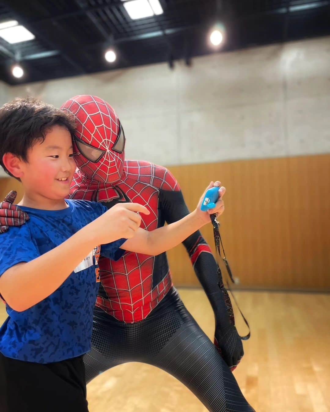 Japanese Spidermanさんのインスタグラム写真 - (Japanese SpidermanInstagram)「I'm back!!!⁡ ⁡. ハロウィンの日は有休取り、子供たちと一緒にスパイダーマンアクション体育！🕷️💃 ⁡ .⁡ みんな、ヒーロー気分で運動し、笑顔と笑い声が溢れる素敵な日になりました！👦👧 ⁡ .⁡ #週末ヒーロー#スパイダーマン#マーベル⁡ #ハロウィン#spiderman#marvel#アベンジャーズ#コスプレ#cosplay#ヒーロー#ブラックパンサー#アイアンマン#蜘蛛侠#avengers#マーベルズ」11月9日 16時31分 - takemix5271