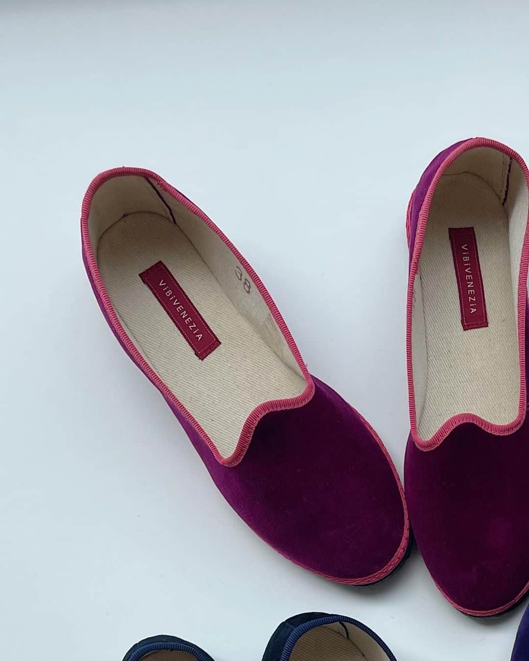 のインスタグラム：「. ⁡ shoes〈ViBi Venezia〉 ¥17,600 intax size:37,38,39 pink,purple,navy,brown ⁡ ⁡ ⁡」