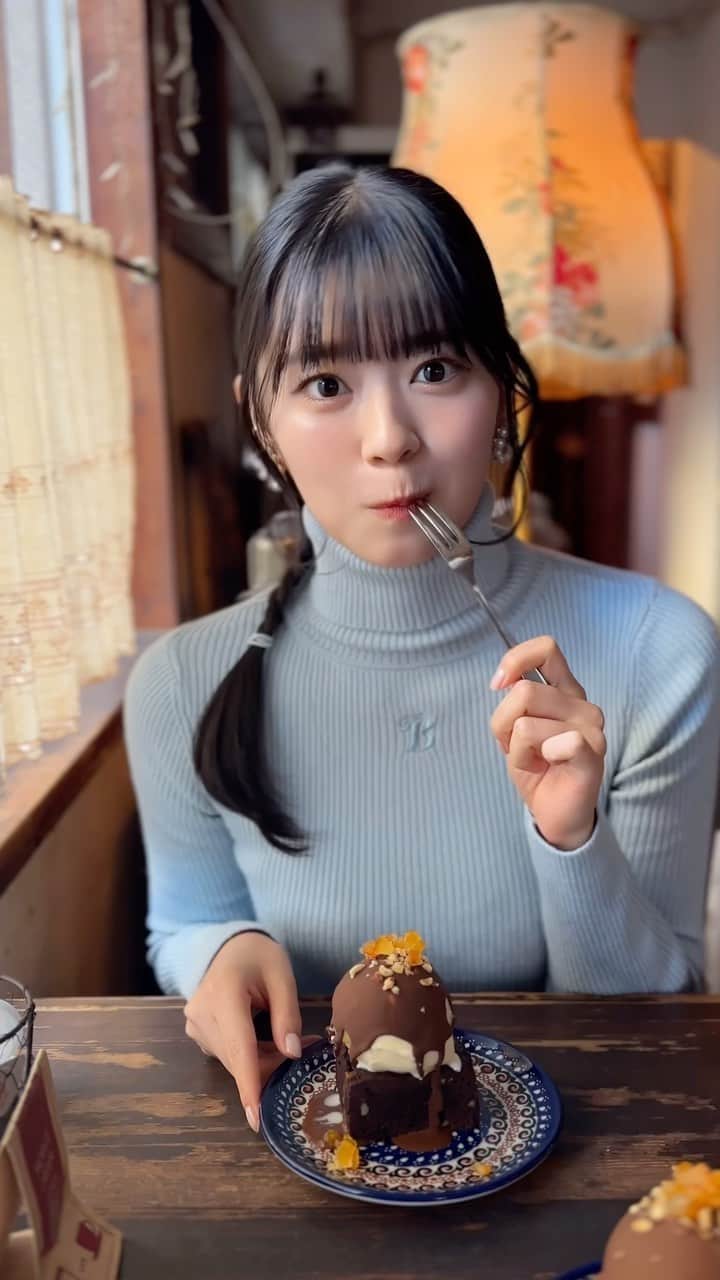 坂井仁香のインスタグラム：「もぐもぐ動画です🍫🍨  #とき宣#坂井仁香#ひとちゃん#超とき宣#超ときめき宣伝部#ランチ#カフェ#ブラウニー」