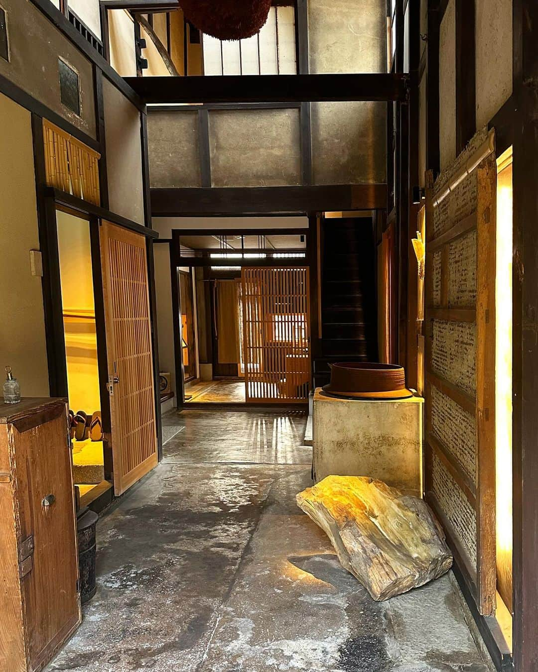 川原亜矢子さんのインスタグラム写真 - (川原亜矢子Instagram)「心の故郷 #omihachiman #shiga #japantravelphoto #ryokan #近江高島 #近江八幡 #滋賀 #旅 #旅籠八」11月9日 16時49分 - ayakokawahara