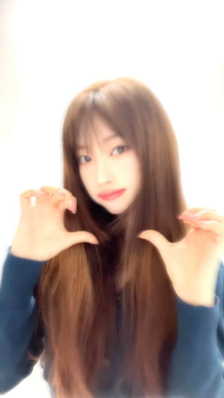 EVERGLOWのインスタグラム：「Never Ever💔😥👇🏻👇🏻 #EVERGLOW #시현 #SIHYEON #ALL_MY_GIRLS_IN_US #ifweeverbrokeup」