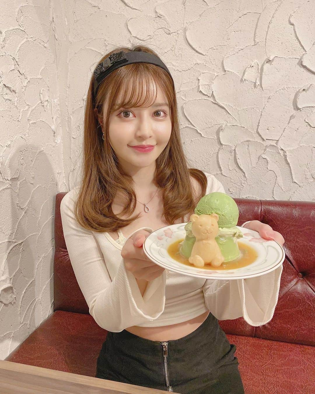 一ノ瀬まりなさんのインスタグラム写真 - (一ノ瀬まりなInstagram)「女子会にもおすすめなお洒落なイタリアンバル　「Italianber ATTACHMENT」に行ってきたよ🍝💓  @attachment2nd  @attachment3rd1031  @attachment3825   完全個室もあるのでデートや女子会にもおすすめ💕  席数も多くてオシャレな雰囲気のある店内でした✨ そしてお料理もすごく美味しかったです🍝💓  モバイルオーダーで、来るのも早くて店員さんの 笑顔が素敵で良かったです♡♡  今回オーダーしたのは、 ・サーモンとアボガドのチーズタルタル ・牛赤身の肉刺し〜トリュフソース〜 ・タコのマリネ ・生ハムとアボガドサラダ ・溶岩ミートパスタ ・一枚麺のカルボナーラ ・抹茶プリンアイスクリーム乗せ ・チョコプリンアイスクリーム乗せ ・ストロベリースムージー ・アップルスムージー  友達と残さずぺろりでした😋🍽 全部美味しかった〜🥹💕 ありがとう🫶 @arinko_ari_sa   📍新宿西口店 東京都新宿区西新宿７-7-29 西新宿ビルB1F  📍立川店 東京都立川市曙町2-8-30三上ビルB1  📍大宮店 埼玉県さいたま市大宮区桜木町２丁目159　B1F  #attachment #ディナー #ランチ #カフェ #イタリアンカフェ #イタリアンバル #新宿イタリアン #大宮イタリアン #立川イタリアン #アタッチメント #パスタ #pr」11月9日 16時59分 - yuyuyu_marina