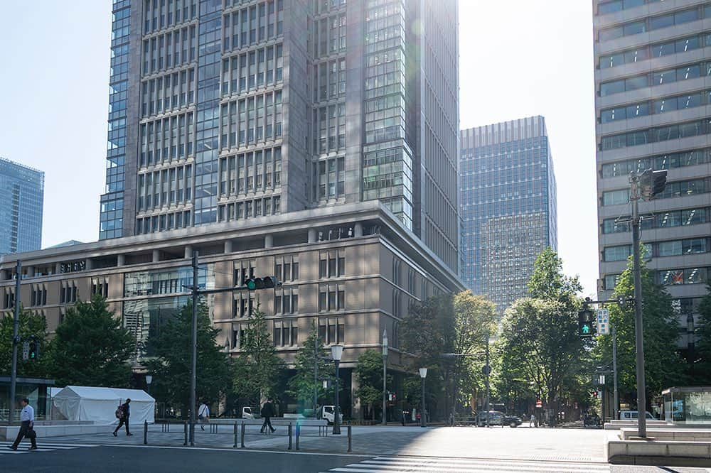 東京都庁広報課のインスタグラム：「東京駅周辺(2023.10.17撮影)  最寄駅：東京駅  #tokyotokyo #tokyogram #moodygrams #jp_gallery #ptk_japan #gdayjapan #realtokyolife #beautifuldestinations #tokyojapan #instatokyo #loves_nippon #phos_japan #bestjapanpics #cooljapan #japan_of_insta #photo_jpn #illgrammers #景色 #東京 #東京都 #東京観光 #東京旅行 #東京散歩 #風景 #街の風景 #東京風景 #Tokyo #东京 #도쿄 #tokyogood」