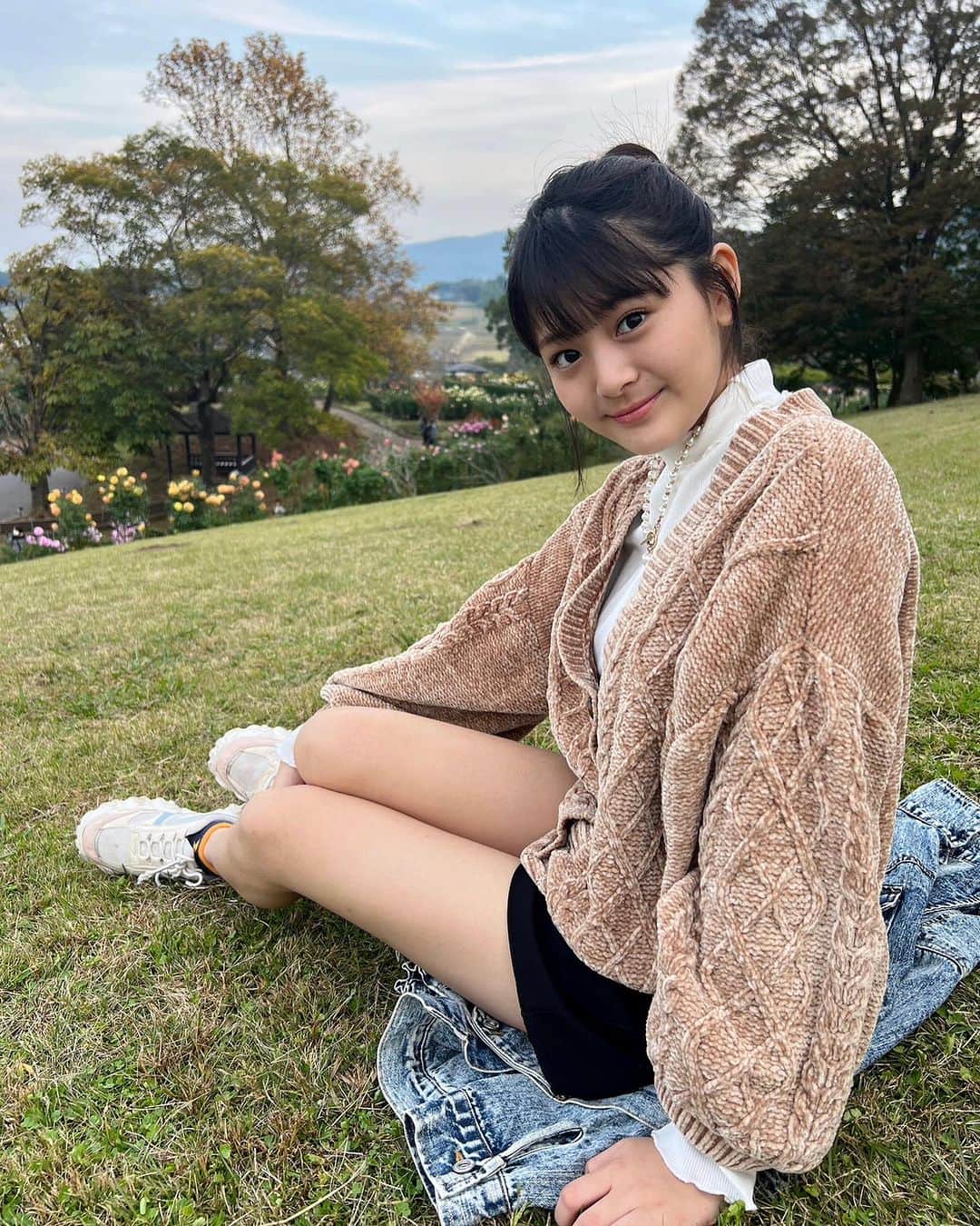 伊與田綾音のインスタグラム：「フラワーパーク行ってきました🐣 芝生の上って気持ちいよねー✨🕊️」