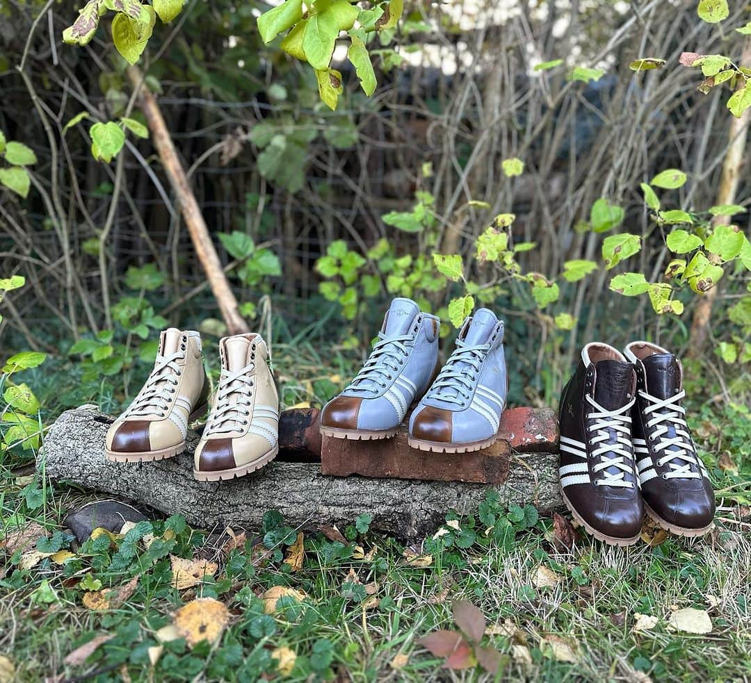 ツェハさんのインスタグラム写真 - (ツェハInstagram)「Carl Hässner DERBY Vibram Edition NEW COLLECTION 👉 Jetzt ONLINE  #liga  #zeha #zehaberlin #retro  #sneakers #shoes #footwear #retrosneakers #vintage #berlin #sportgeschichte #newcollection #oldgermanbrand #mensfashion #fashionstyle #50s #vibramsole #vintagesoccer #soccer #calcio #fussball #storiadelcalcio #people #pantone2024 #vintagesneakers #heritagestyle  #retrodesign #vintagelover #trainers #handwerk」11月9日 17時14分 - zehaberlin