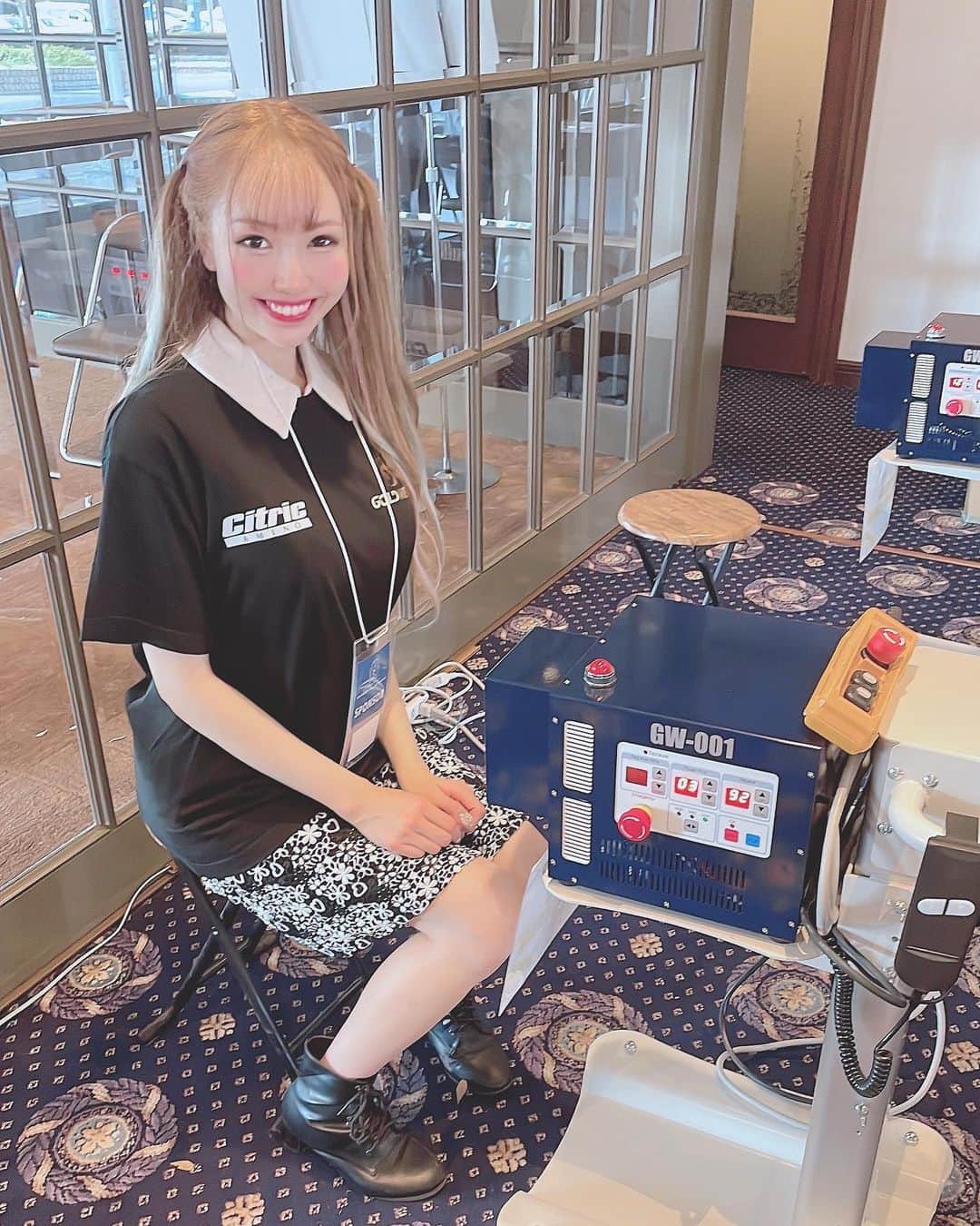 のインスタグラム：「電車温熱期の体験をしてきました ꒰ঌ(̨̡՞ ¨̮ ՞)̧̢໒꒱  悪い所だけ暑くなってめっちゃよい🩵  なにより目に当てた時にめちゃめちゃ目の疲れが取れた🎀 すごすぎる  #電子温熱期 #goldmeda#health #ヘルシー #healthy #疼痛緩和 #medic  #medicine  #cancer」
