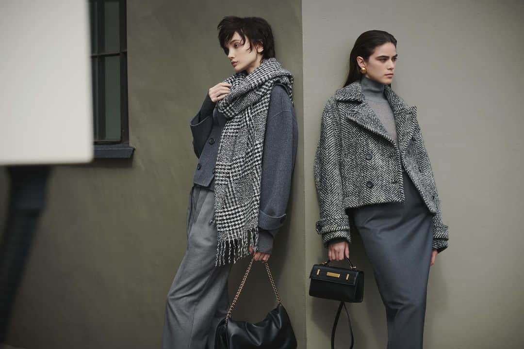 のインスタグラム：「- 23' OUTER COLLECTION  この冬の大本命アウターをピックアップ。  ✔︎オフィシャルオンラインストア・USAGIONLINEにて特集ページ公開中！  <<アウターコレクションフェアーのお知らせ>> 11月9日(木)より、全国のSHOP・オフィシャルオンラインストア(アプリ含む)・USAGIONLINEにて対象アウターを含む¥33,000-(税込)以上お買い上げのお客様に、 ノベルティーとしてオリジナルエコファーバッグをプレゼント！ ※無くなり次第終了となります。  #milaowen #winter #coat #fashion #basic」