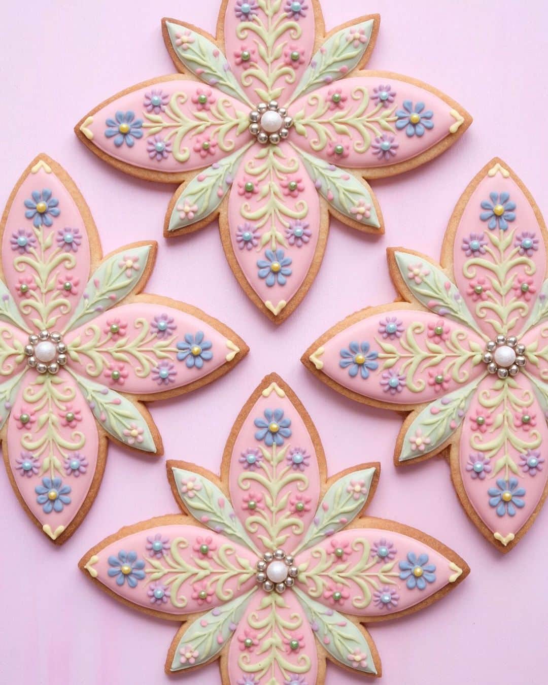 KUNIKAのインスタグラム：「Flower crystal cookies ✥  明日、新たなお知らせがあります🍒 お楽しみに♡  #artofkunika」