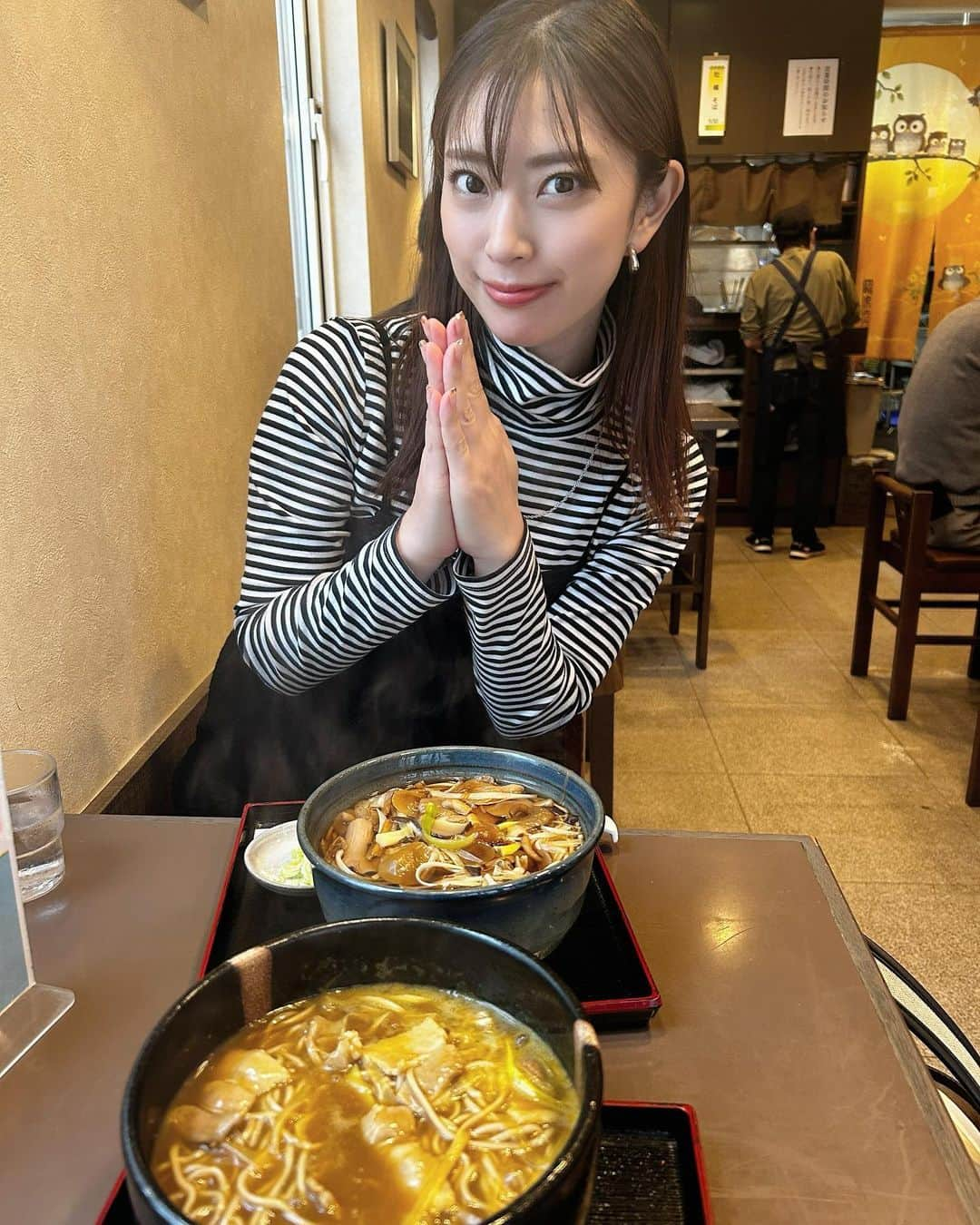 藤井香愛のインスタグラム：「一緒にお蕎麦、食べませんか？ いっただっきま〜す😆  #藤井香愛　#夢告鳥　#徳間ジャパン　#歌謡曲 #蕎麦　#あたたかいおそば　#きのこそば　#カレーそば #ダイエット中　#一緒に食べよう　#札幌　#あかし家」