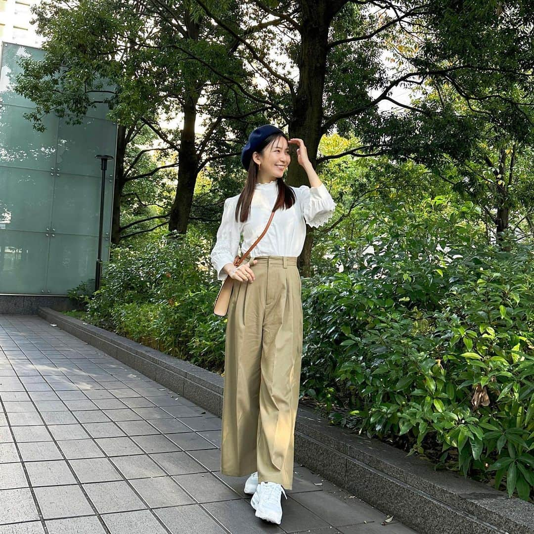 mimiさんのインスタグラム写真 - (mimiInstagram)「先日の #mimi服🐹 ♡  ベレー帽… @ca4la_official  パンツ… @nanouniverse_official  スニーカー… @niketokyo  バッグ… @marcjacobsjapan   ベレー帽新調🤍ca4laで購入☺️✨ ナノユニバースの展示会で一目惚れした2タックツイルワイドパンツ✨ 形が綺麗でカジュアルにもキレイめにも使える🤍🤍 ・ #PR #nanouniverse #ナノユニバース #ca4la #カシラ #ベレー帽 #ベレー帽コーデ #ツイルワイドパンツ #2タックパンツ #ワイドパンツコーデ #綺麗めカジュアル #大人カジュアル #服好きな人と繋がりたい #おしゃれさんと繋がりたい #秋コーデ #秋服 #スニーカー女子 #ママコーデ #男の子ママ #男の子ママコーデ」11月9日 17時40分 - chan.mi3