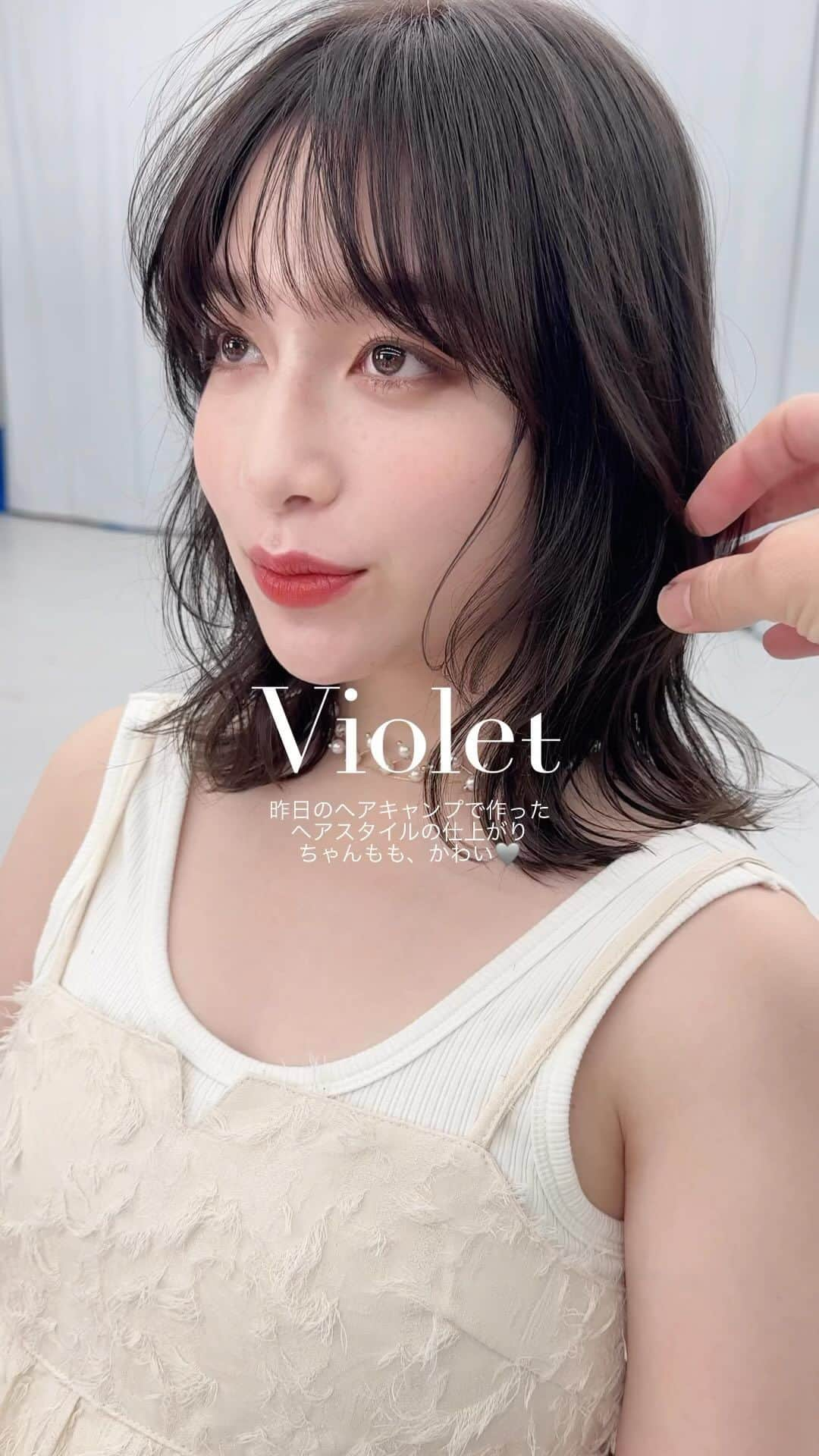 前原穂高のインスタグラム：「昨日の坂狩君とやったヘアキャンプのスタイル仕上がり🙋‍♂️  カットからスタイリングまで通しでやると やっぱり作りこみやすくて 可愛くしやすい😍✨  ちゃんももありがと〜  #美容室Violet #艶感 #くびれ #外ハネ #コテ風パーマ #韓国ヘアー #髪質改善トリートメント #ヨシンモリ #外ハネパーマ #くびれセミディ #ウルフ #寒色系カラー #ふわミディ #シースルーバング #小顔カット #大人可愛い #ハイライト #前髪カット #斜めバング #かきあげバング #ほだかっと #ほだからー #前原穂高」