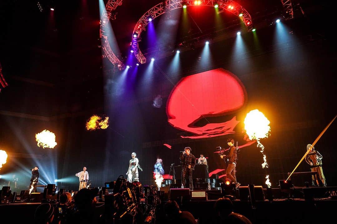 Awichのインスタグラム：「太陽、海と踊り 歌と酒 究極の存在 持ってく墓場  The Union🌍🤝❤️」