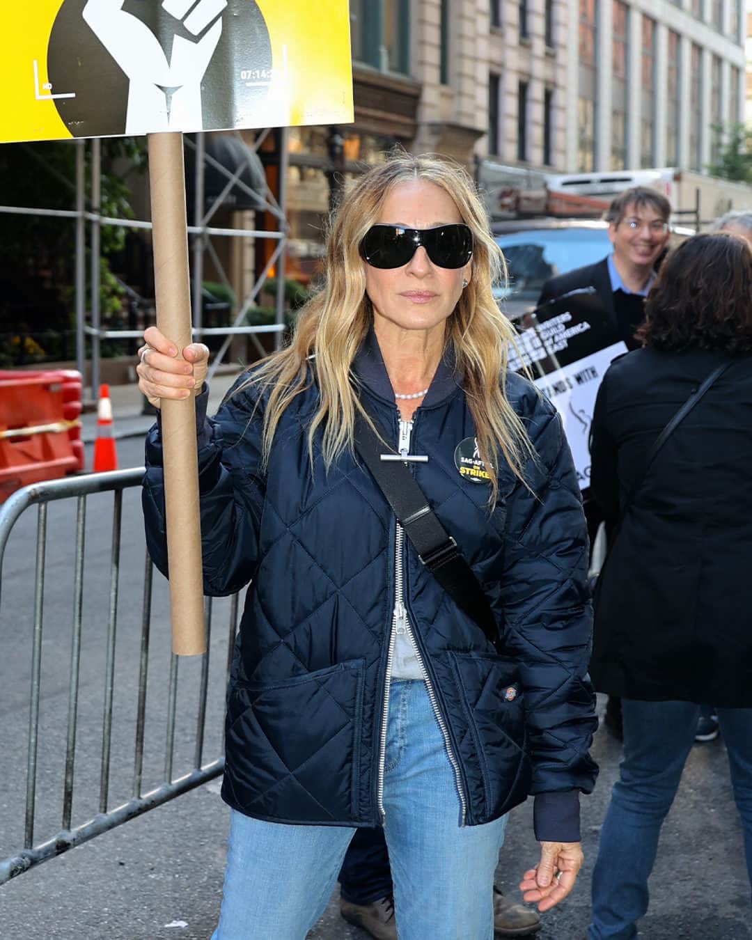 British Vogueのインスタグラム：「The #SAGAFTRA strike is over. The union has approved a tentative agreement that will end the longest actors’ strike against the major studios in Hollywood history. After 118 days, during which stars like #SarahJessicaParker joined the picket line in solidarity, the strike will officially end on Thursday. Hit the link in bio for everything you need to know.」